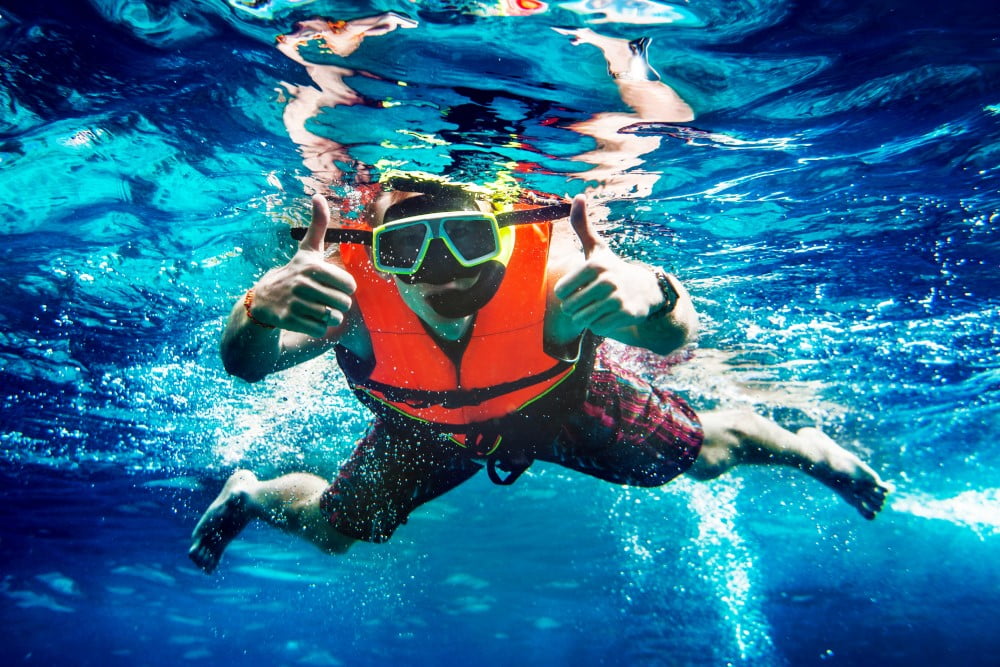 Giv din far nye oplevelser under vandet med et snorkelsæt